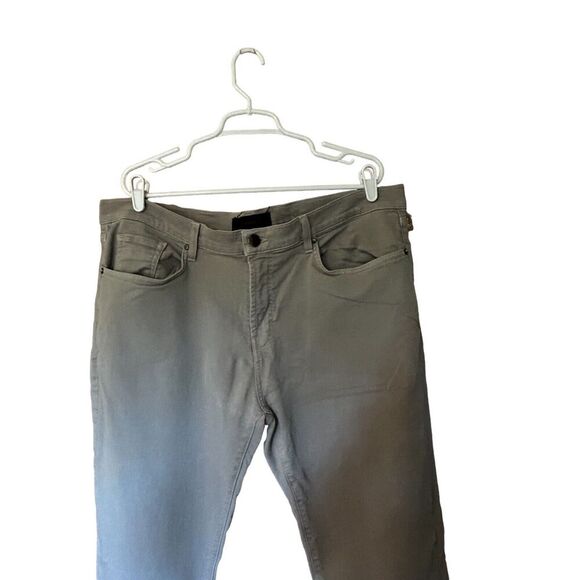 J BRAND Men's Kane Keckley Flihnt Light Gray Straight Leg Jeans Sz. 42 X 32 1/2 - Picture 2 of 10